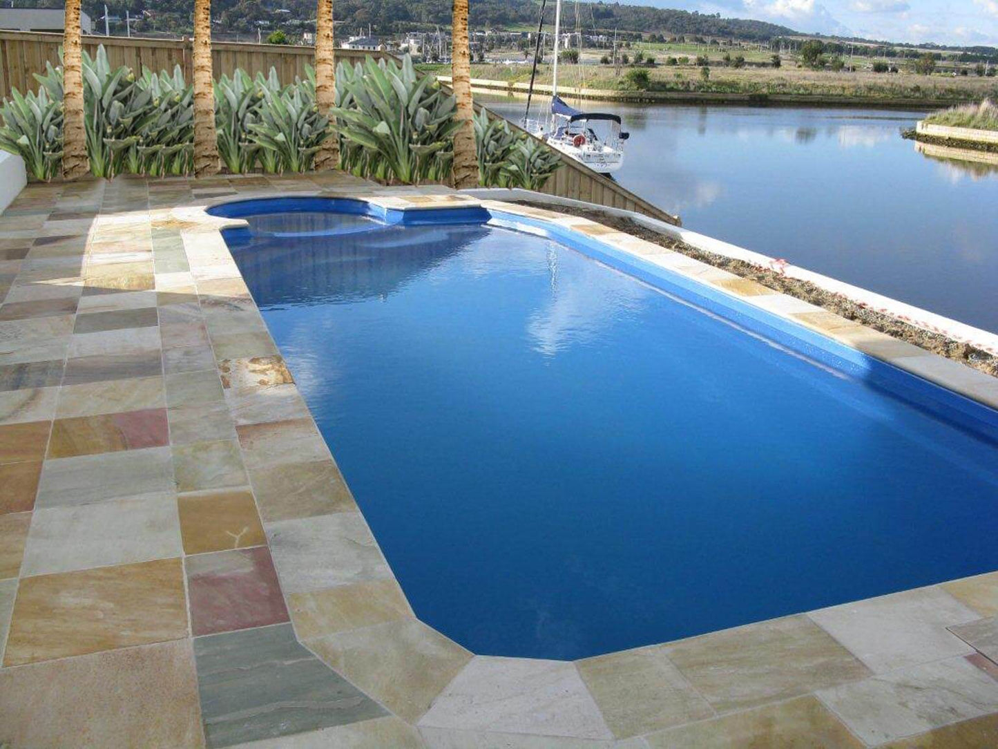 The Montague swimming pool range from Conquest Pools Albury Wodonga your local premier swimming pool builder. Be sure to contact Conquest Pools Albury Wodonga your true one stop swimming pool company offering swimming pool installation, blankets, heating, chemicals, umbrellas, servicing and maintenance.  